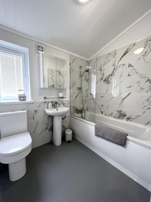 Diddly Squat Lodge With Hot Tub, Pendle View Holiday Park Clitheroe Exterior foto